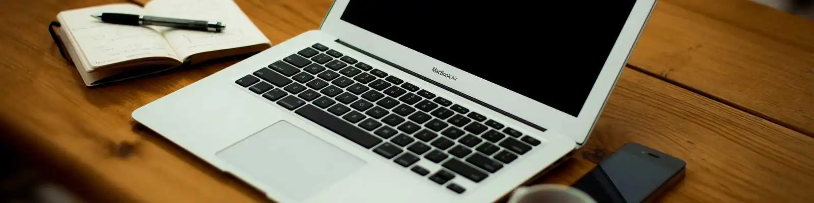 钟楚曦Vogue争C位引争议，网友怒斥：时尚圈别再捧她！