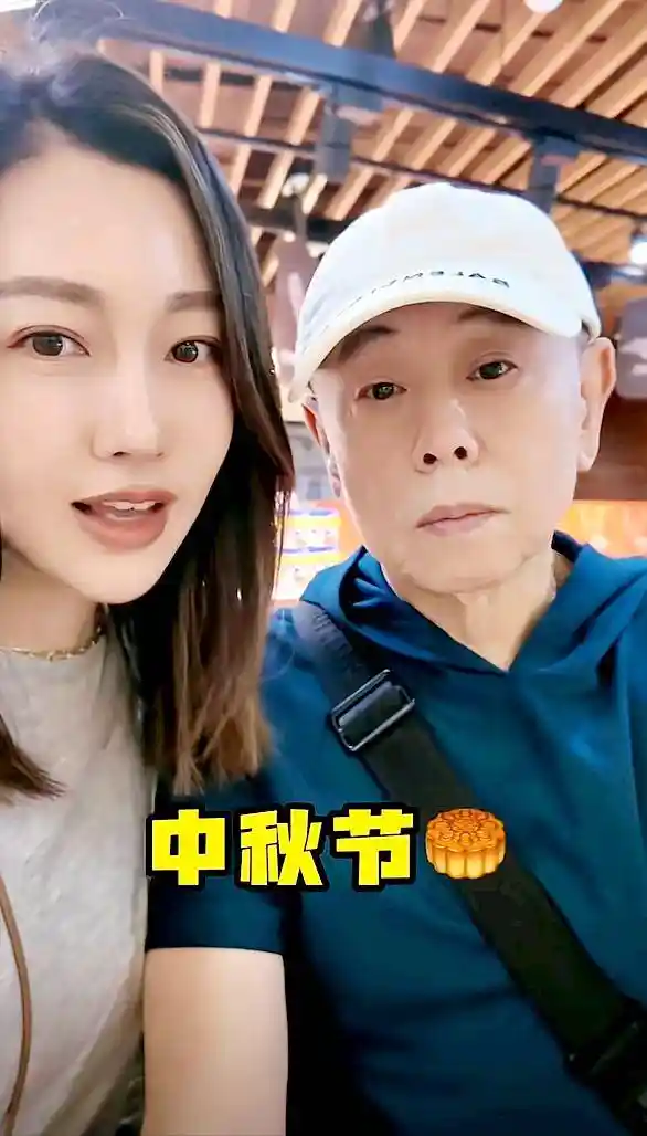68岁潘长江中秋陪父母!白发孝子暖心画面引热议