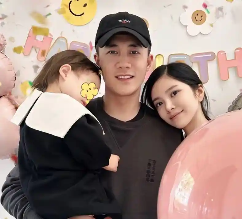 包文婧力挺包贝尔颜值引爆网络争议,网友怒批恋丑癖引热议