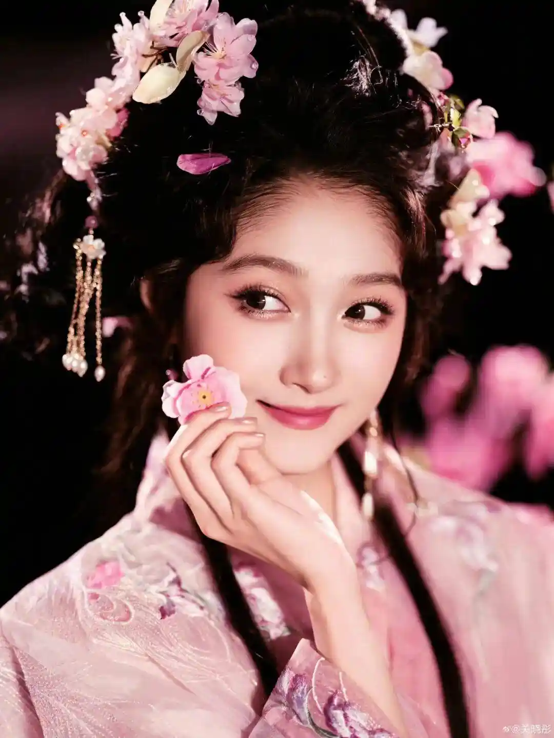 关晓彤少喝点热搜引热议,分手传闻再被翻出?