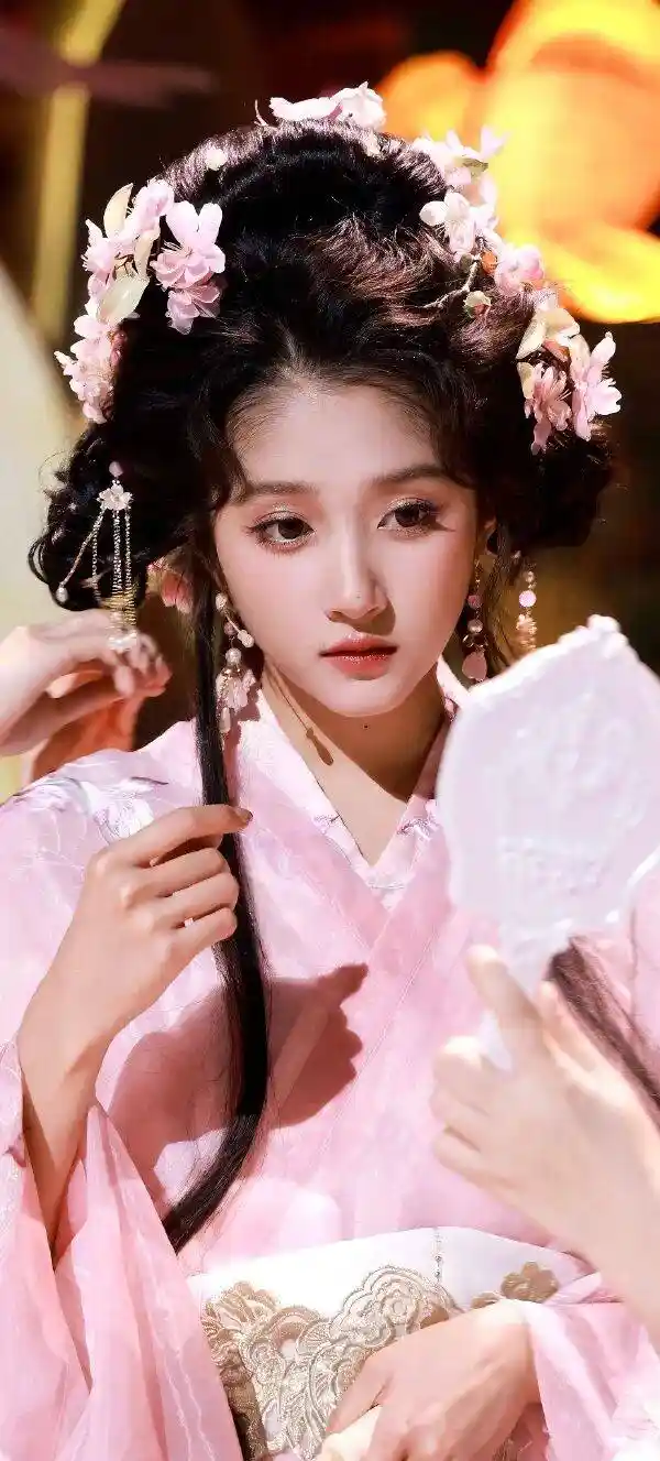 关晓彤少喝点热搜引热议,分手传闻再被翻出?