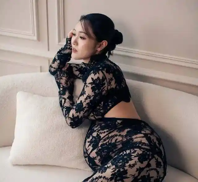 袁伟豪妻子孕肚高悬引热议,性感写真曝光喜讯临门