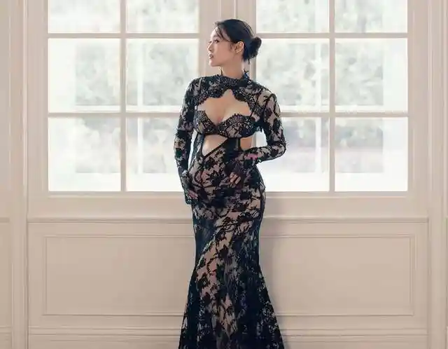 袁伟豪妻子孕肚高悬引热议,性感写真曝光喜讯临门