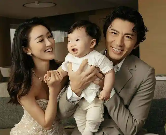 袁伟豪妻子孕肚高悬引热议,性感写真曝光喜讯临门