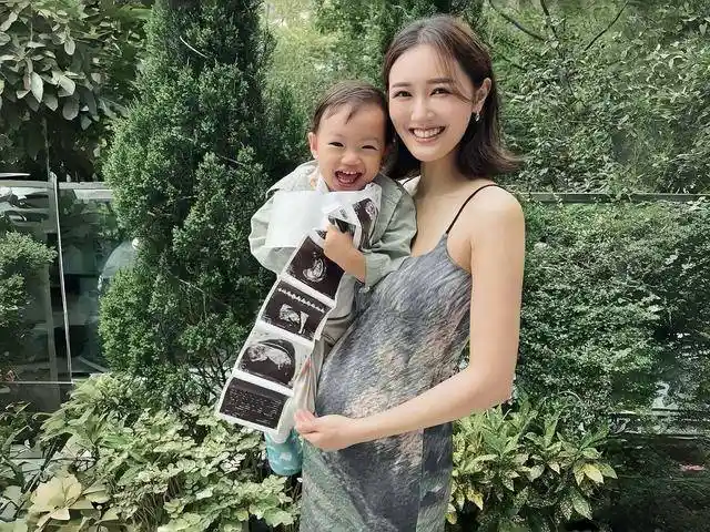 袁伟豪妻子孕肚高悬引热议,性感写真曝光喜讯临门