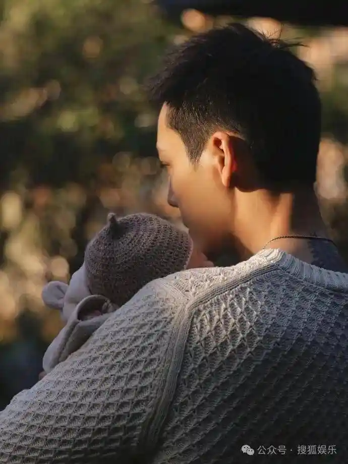 隐婚生子?这对情侣选择用宝宝官宣爱情