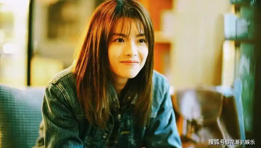 钟楚曦Vogue争C位引争议,网友怒斥:时尚圈别再捧她!