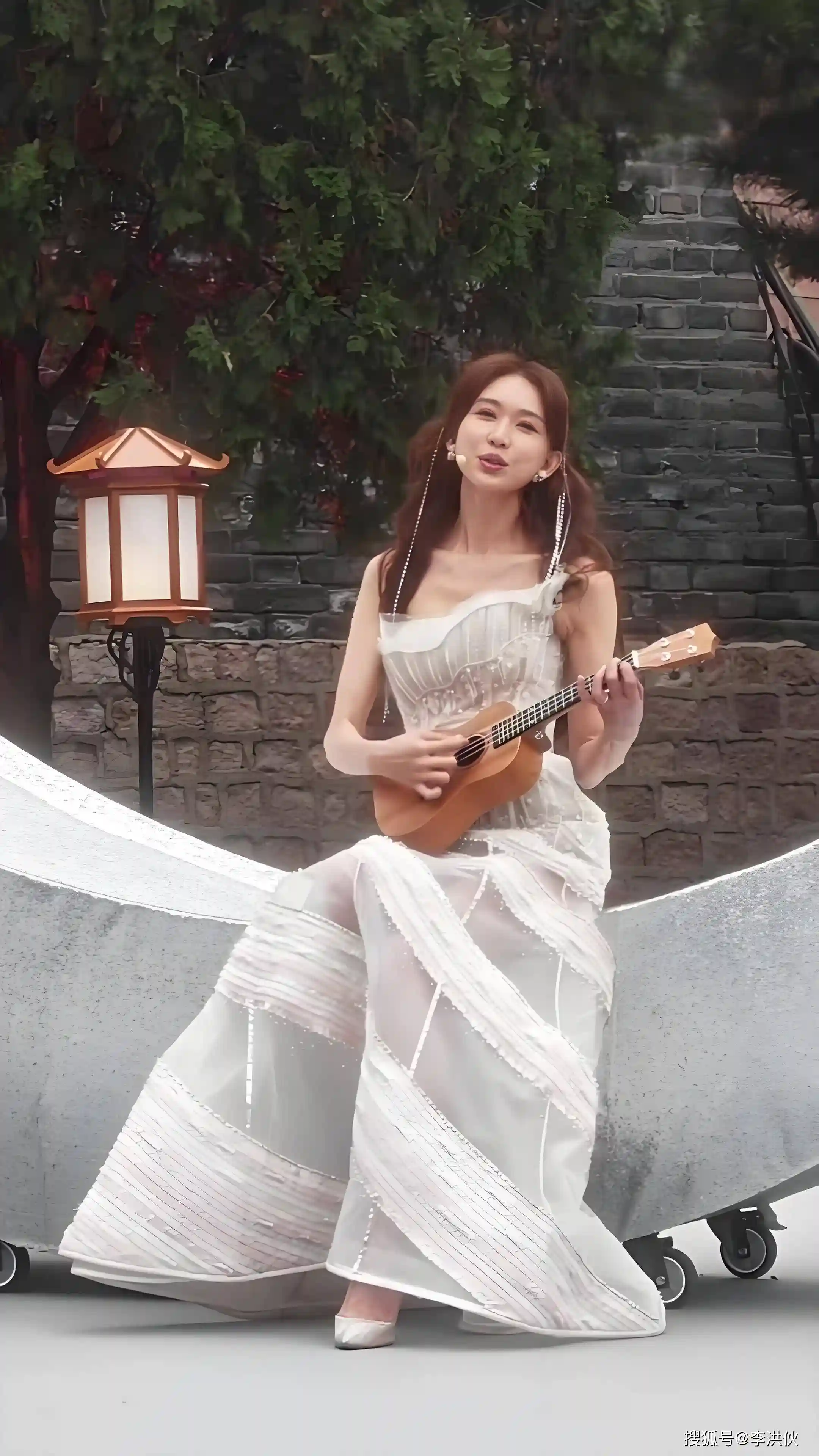 从模特到影后,50岁林志玲秋晚彩排美如少女,宅男女神嫁日籍丈夫引热议