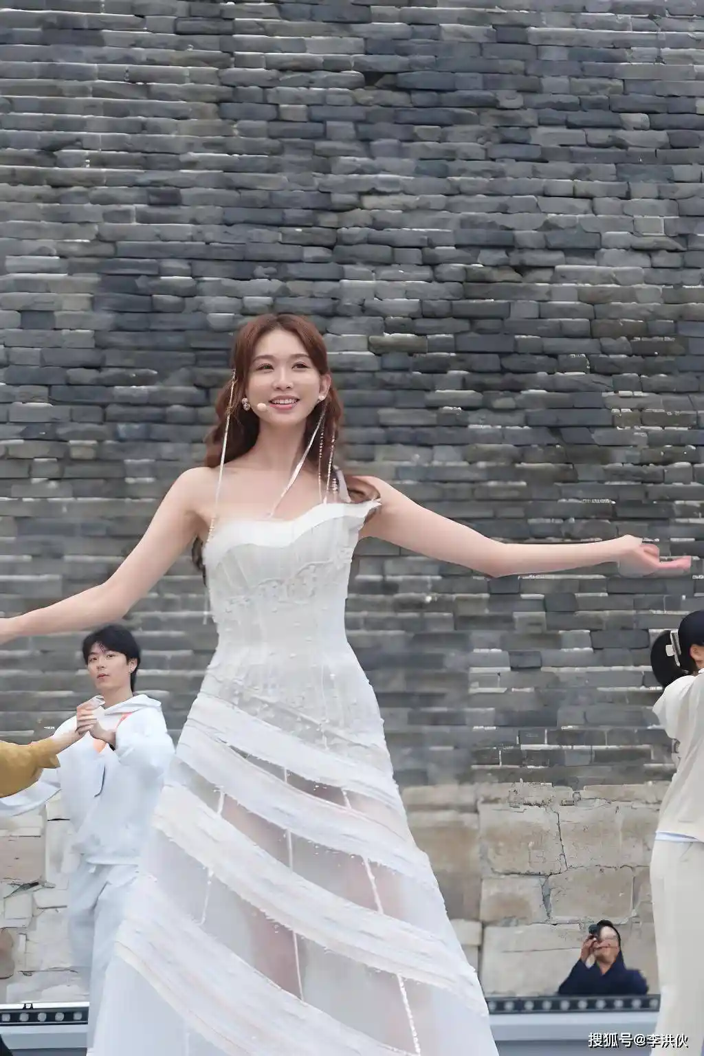 从模特到影后,50岁林志玲秋晚彩排美如少女,宅男女神嫁日籍丈夫引热议