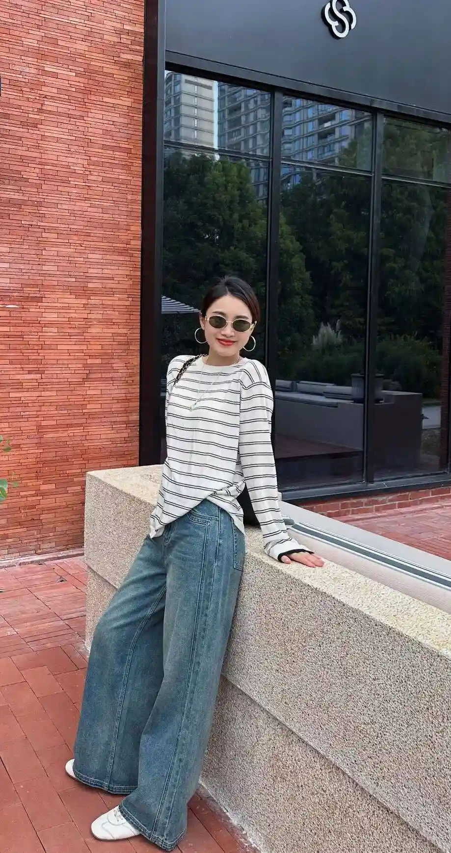 绝了!这件混纺条纹上衣火出圈,桑蚕丝羊毛质感惊艳全网