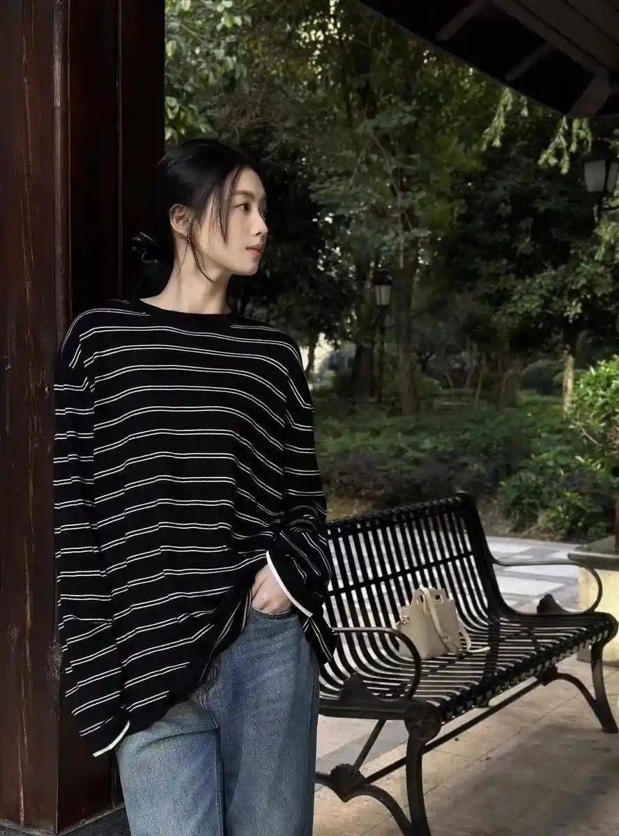 绝了!这件混纺条纹上衣火出圈,桑蚕丝羊毛质感惊艳全网