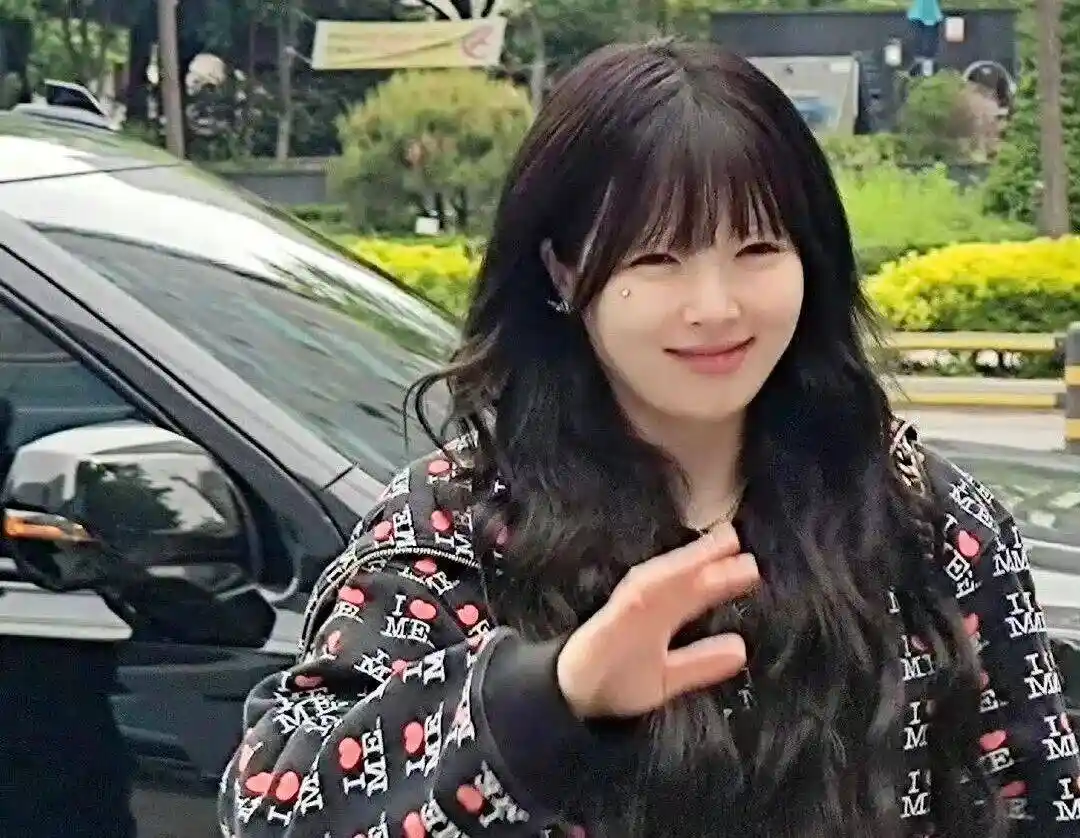 【2025.10.5爆料合集:泫雅身材惊变、明星脸现神秘痕迹、于洋婚讯曝光、陈哲远私生活大揭秘】