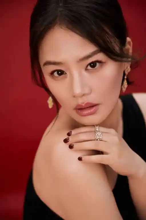 《花儿与少年》名场面!马思纯掀桌引爆笑,李沁那英反应全网热议