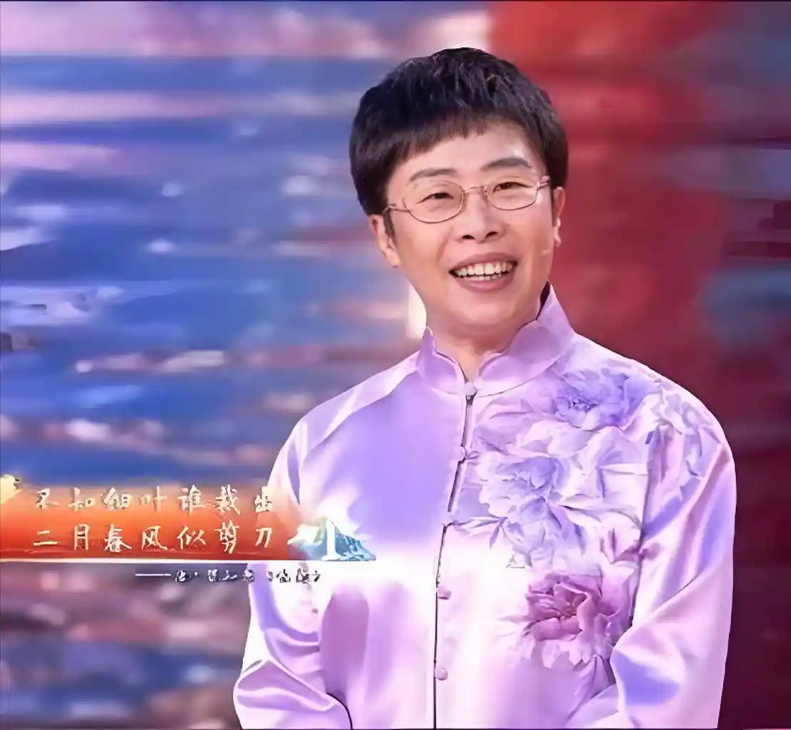 蒙曼探秘长白山,网友惊呼:越来越像张译,嫁不出去?