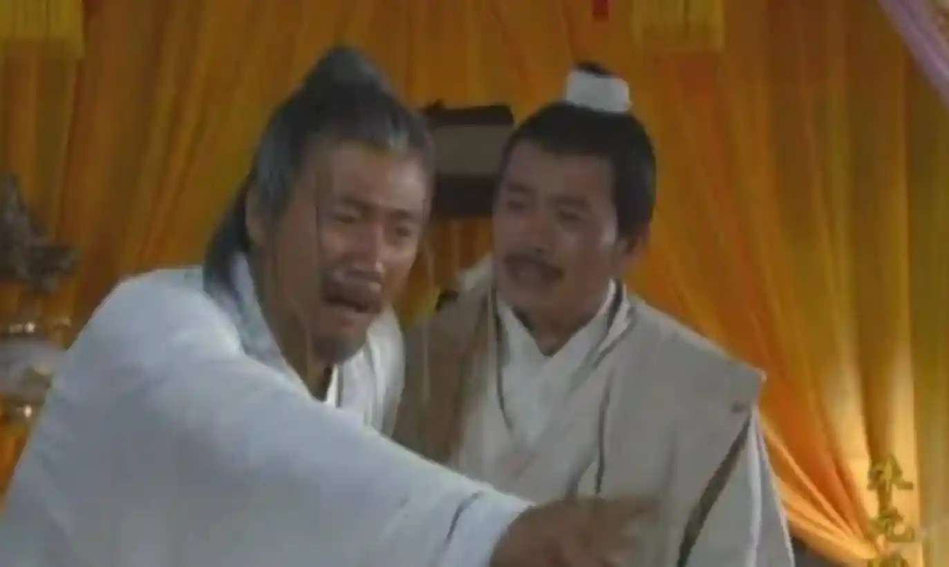 太子落水侍卫拼死相救,朱元璋:穿得整就升官,脱了衣就掉命