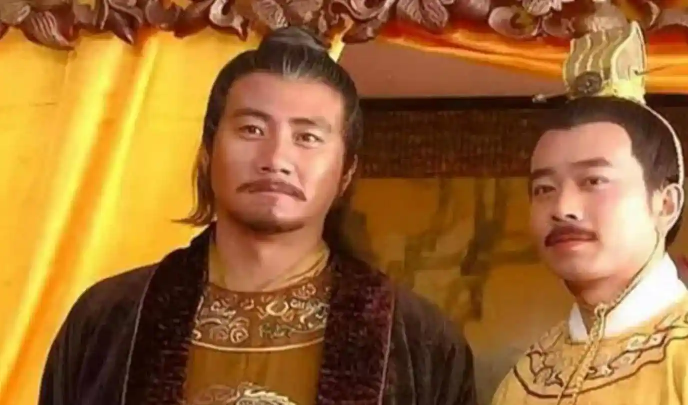 太子落水侍卫拼死相救,朱元璋:穿得整就升官,脱了衣就掉命