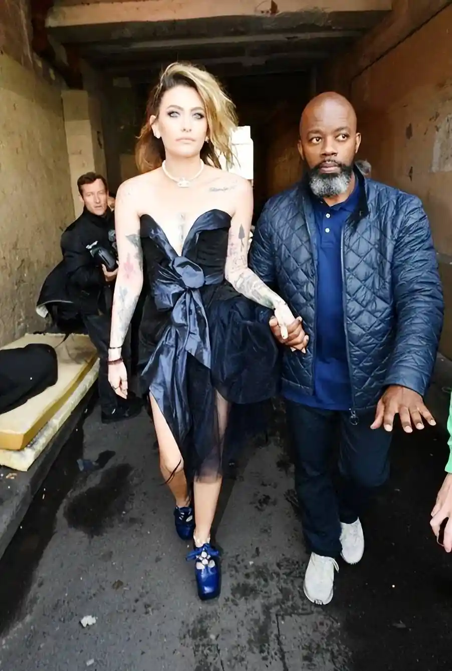 迈克尔·杰克逊女儿穿搭惊呆网友,叛逆风潮席卷时尚圈