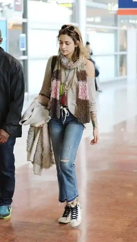 迈克尔·杰克逊女儿穿搭惊呆网友,叛逆风潮席卷时尚圈