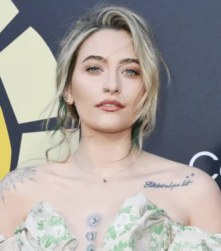 迈克尔·杰克逊女儿穿搭惊呆网友,叛逆风潮席卷时尚圈