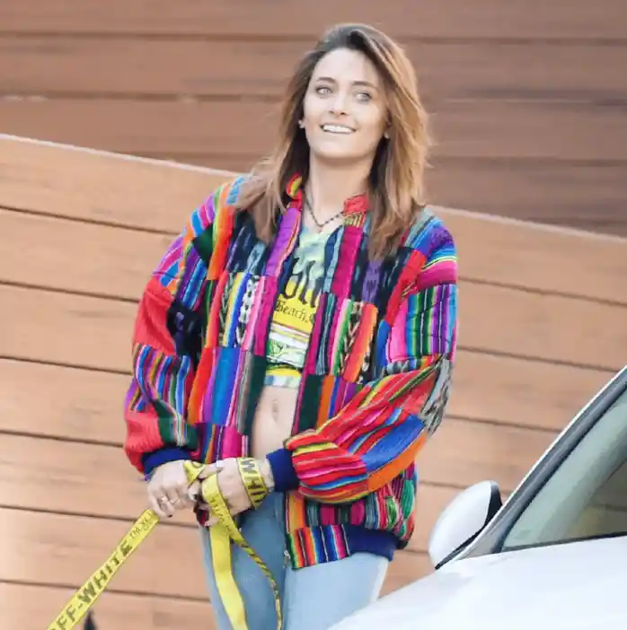 迈克尔·杰克逊女儿穿搭惊呆网友,叛逆风潮席卷时尚圈