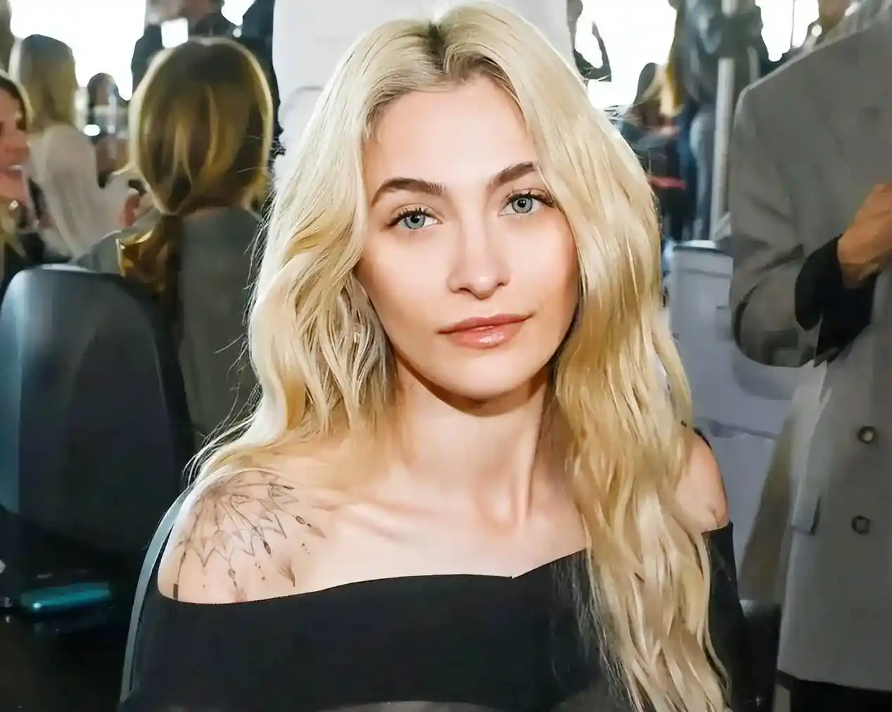 迈克尔·杰克逊女儿穿搭惊呆网友,叛逆风潮席卷时尚圈