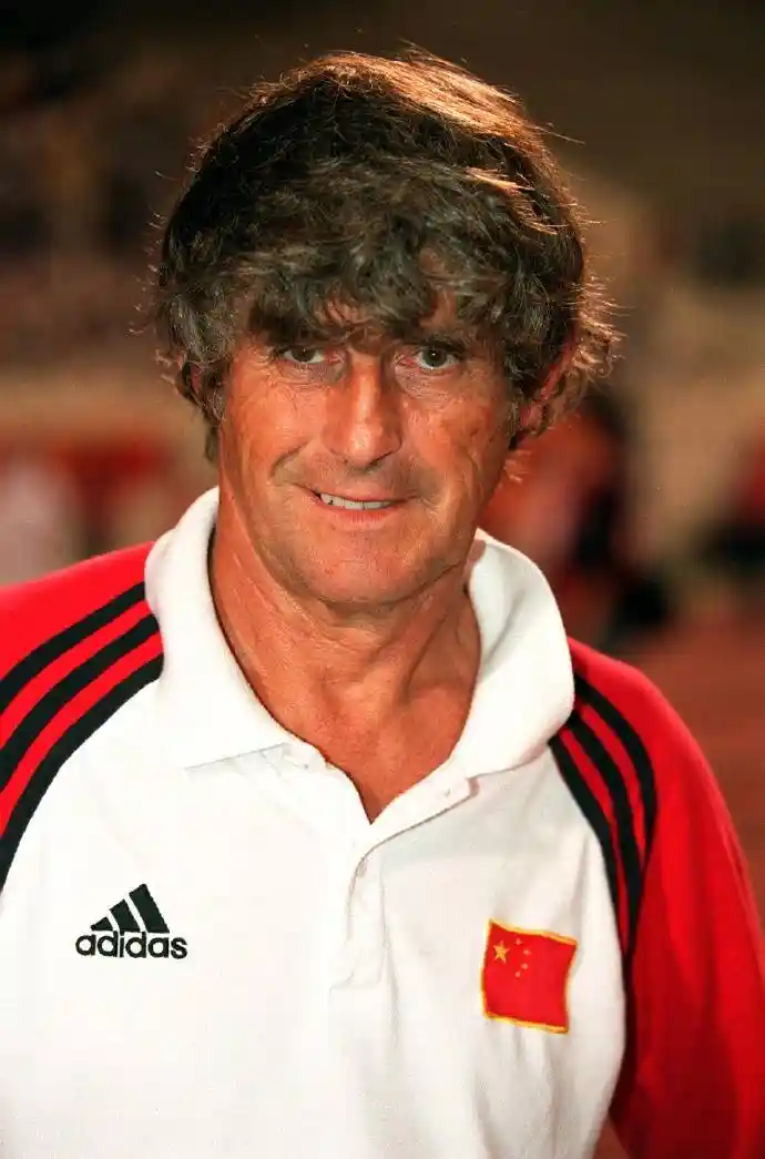 董路炮轰足协:五年禁用本土教练,塞蒂恩上任实为装C高手?