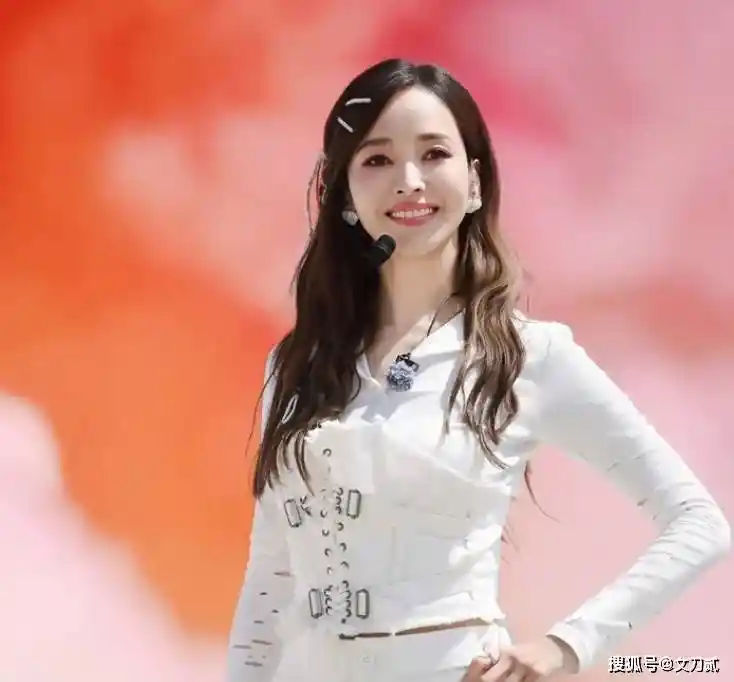 从妈妈的老路到豪门贵妇,侯佩岑的逆袭之路惊艳全场