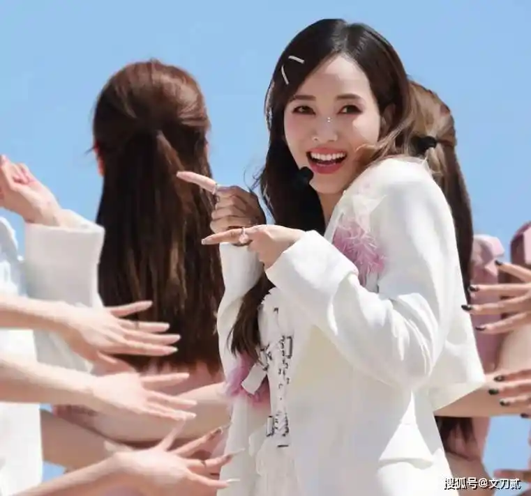 从妈妈的老路到豪门贵妇,侯佩岑的逆袭之路惊艳全场