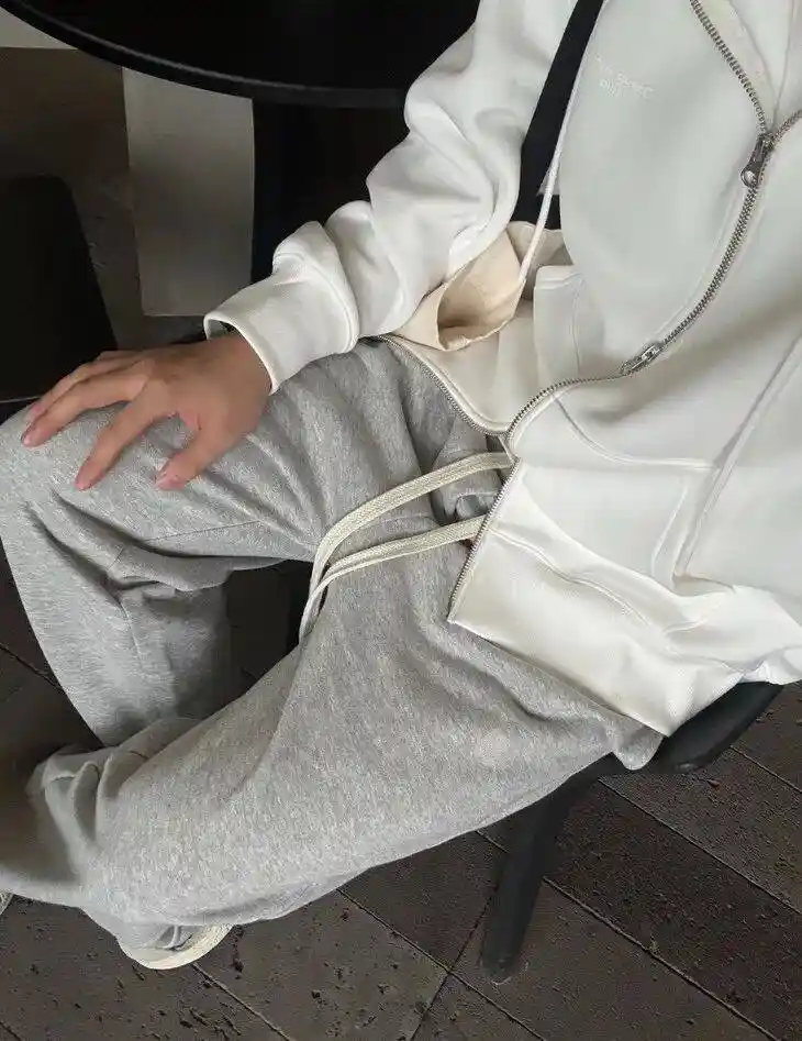 阔腿裤退场？这条裤子成秋冬时髦焦点！