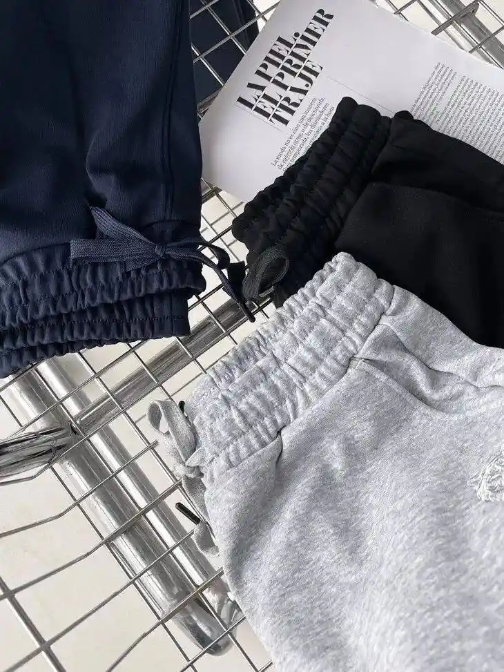 阔腿裤退场？这条裤子成秋冬时髦焦点！