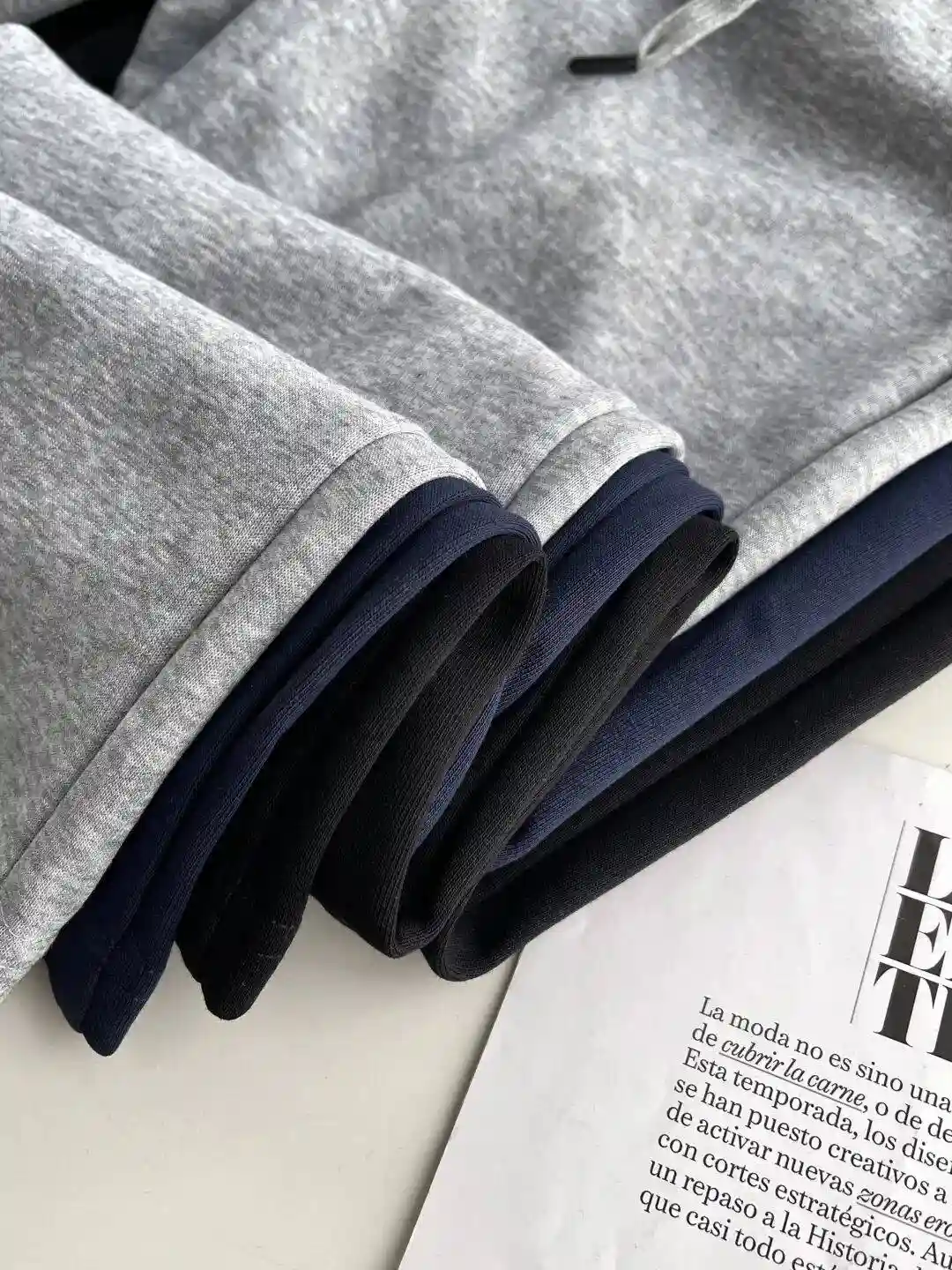 阔腿裤退场？这条裤子成秋冬时髦焦点！