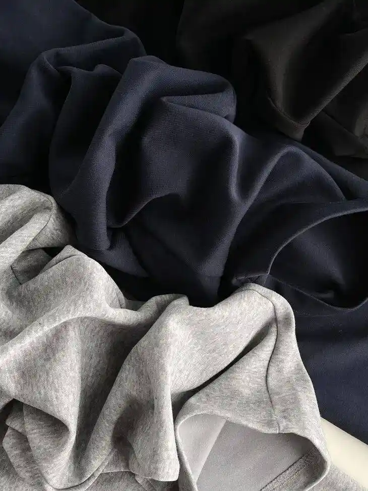 阔腿裤退场？这条裤子成秋冬时髦焦点！