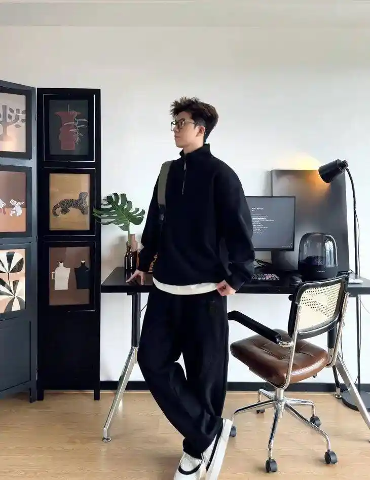 阔腿裤退场？这条裤子成秋冬时髦焦点！