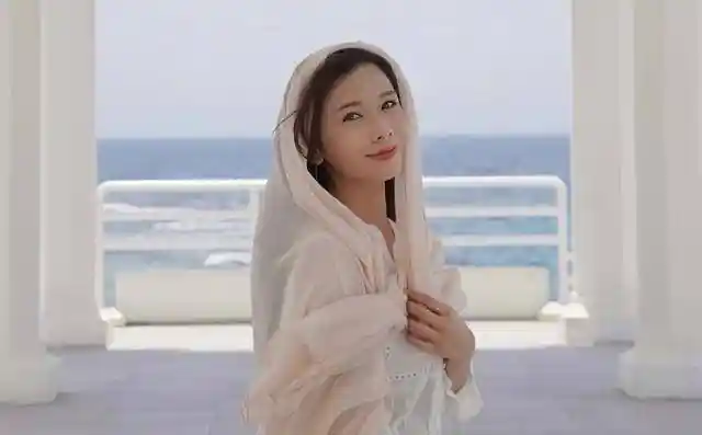 TVB前女神主播梁凯宁秘嫁日本！神秘圈外老公首曝光，甜蜜婚礼全记录