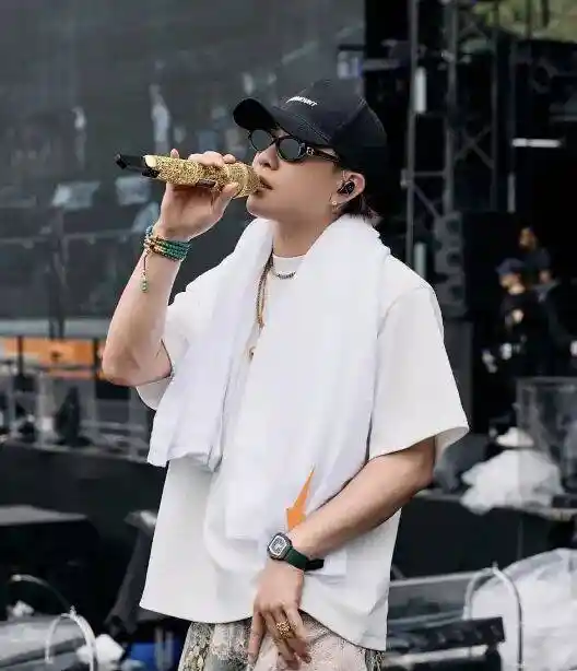 胡彦斌易梦玲恋情曝光？网友：意外却合理！