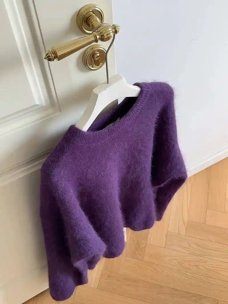 杨超越综艺路透惊艳全场！五套造型美到犯规，紫色穿搭成焦点