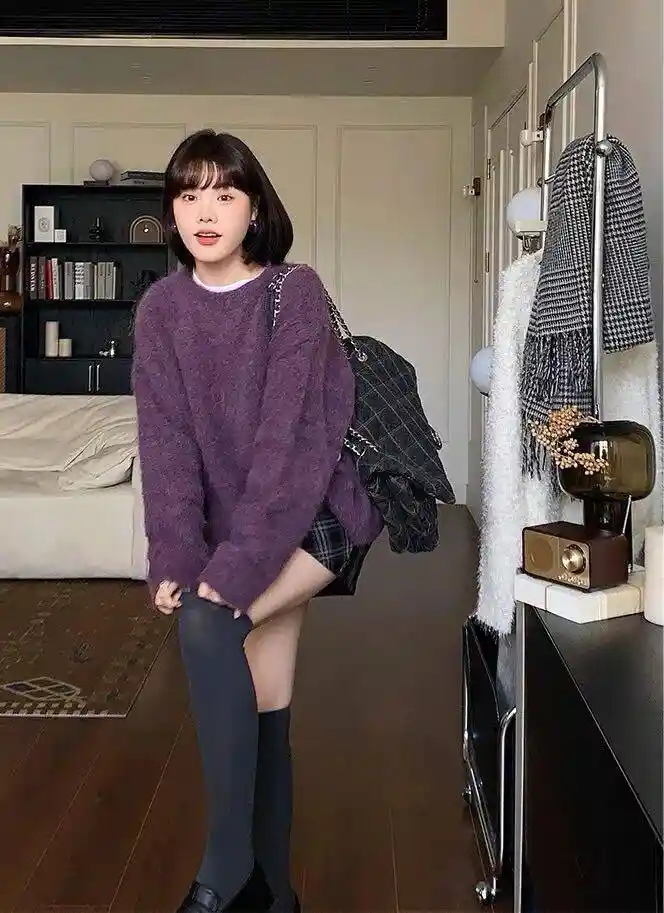 杨超越综艺路透惊艳全场！五套造型美到犯规，紫色穿搭成焦点