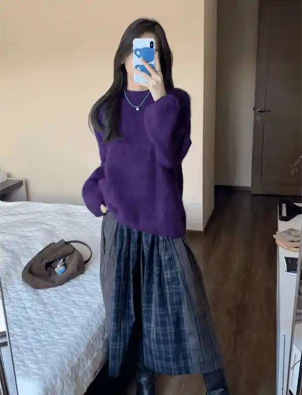 杨超越综艺路透惊艳全场！五套造型美到犯规，紫色穿搭成焦点