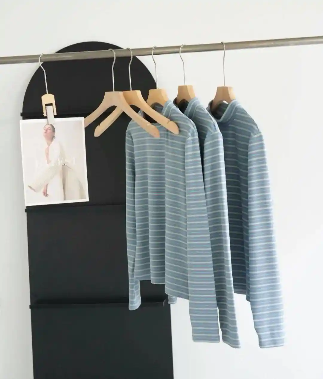 杨超越综艺路透惊艳全场！五套造型美到犯规，紫色穿搭成焦点