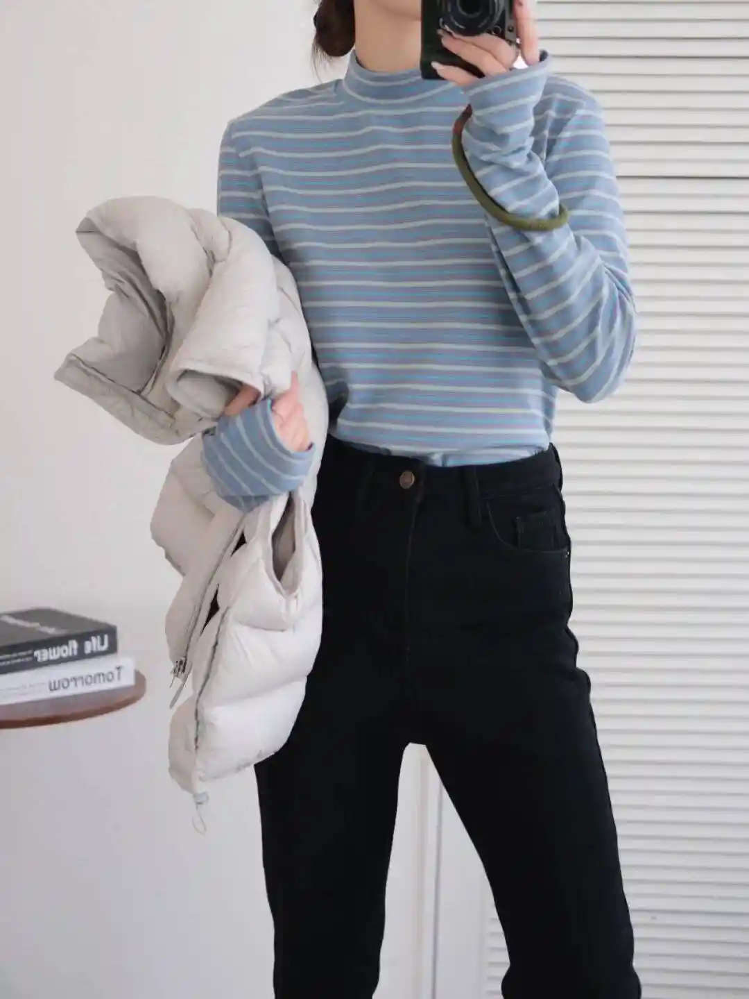 杨超越综艺路透惊艳全场！五套造型美到犯规，紫色穿搭成焦点