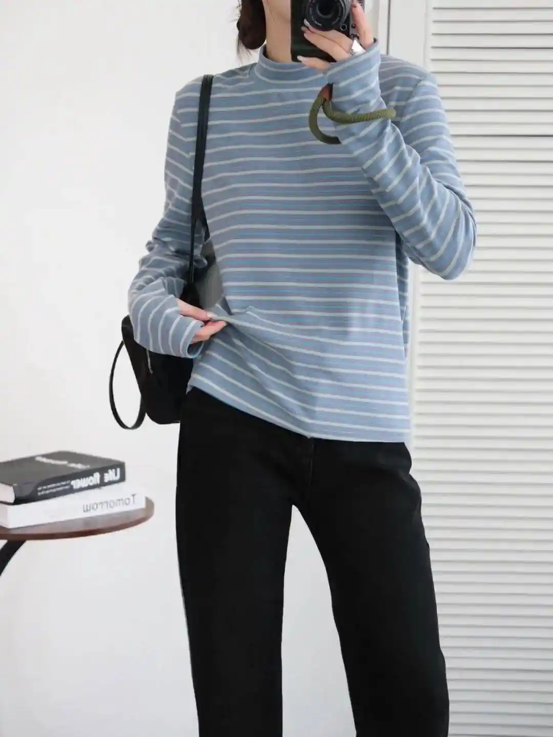 杨超越综艺路透惊艳全场！五套造型美到犯规，紫色穿搭成焦点