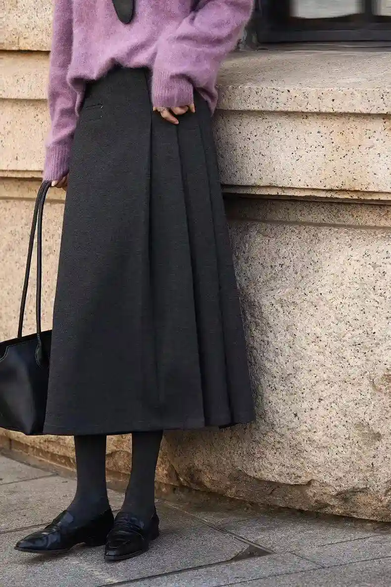 杨超越综艺路透惊艳全场！五套造型美到犯规，紫色穿搭成焦点