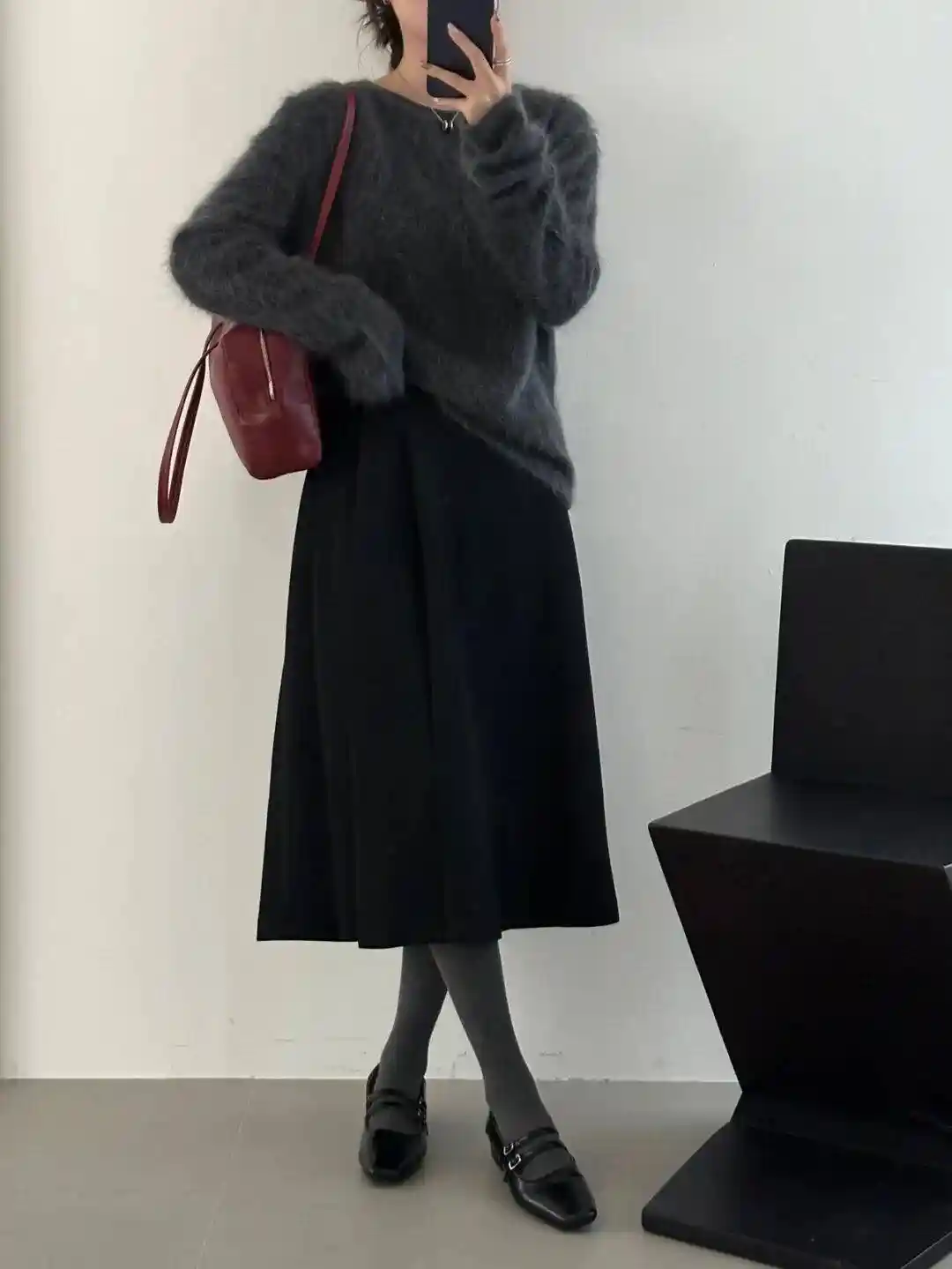 杨超越综艺路透惊艳全场！五套造型美到犯规，紫色穿搭成焦点