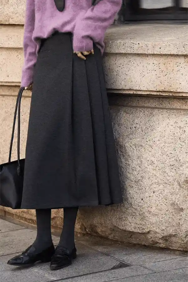 杨超越综艺路透惊艳全场！五套造型美到犯规，紫色穿搭成焦点