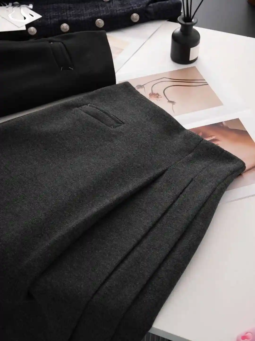 杨超越综艺路透惊艳全场！五套造型美到犯规，紫色穿搭成焦点