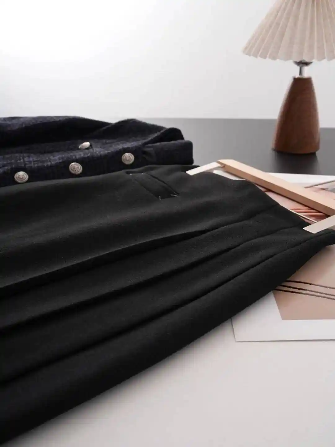 杨超越综艺路透惊艳全场！五套造型美到犯规，紫色穿搭成焦点