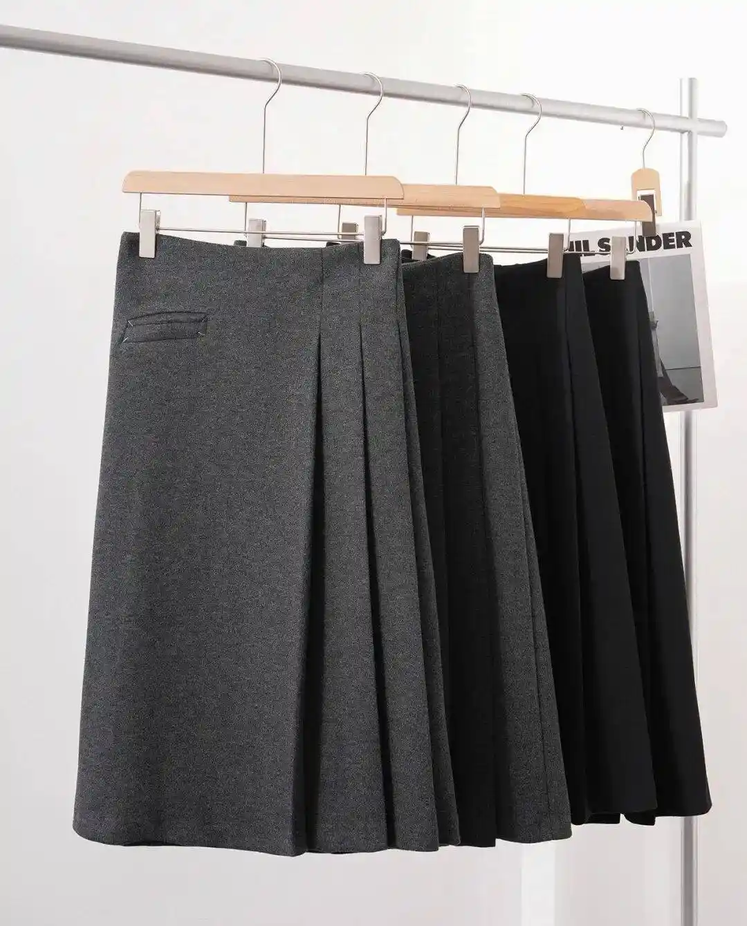 杨超越综艺路透惊艳全场！五套造型美到犯规，紫色穿搭成焦点