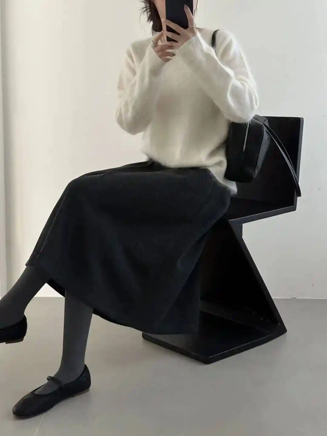 杨超越综艺路透惊艳全场！五套造型美到犯规，紫色穿搭成焦点