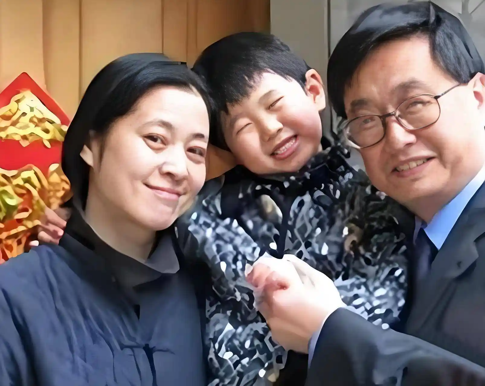 倪萍:父爱缺席,母仇刻骨,她一生未喊爸