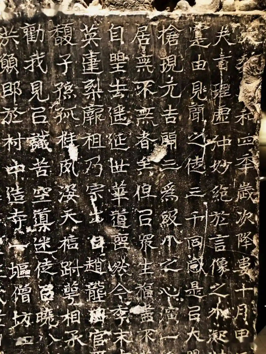 李氏合邑造像碑惊现东魏秘史，刘秀峰揭秘河南博物院金石之谜